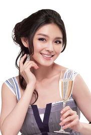 两个女明星,揭秘两位女明星的璀璨人生