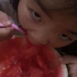 吃瓜撑的宝宝视频,萌态视频引网友热议